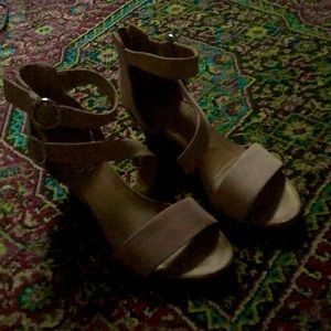 Franco sarlo heal. Cream color size 7